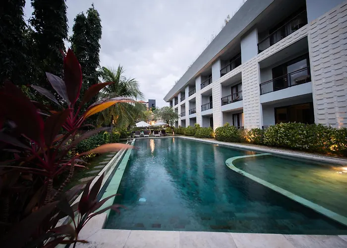 فندق Padang Padang 3*
