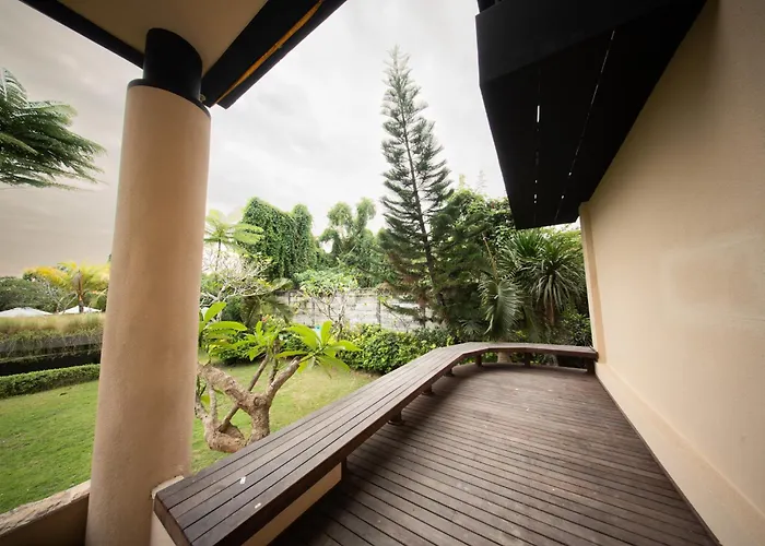 Padang Padang Hotel