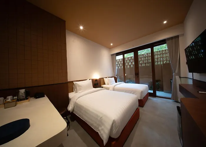 Padang Padang Hotel