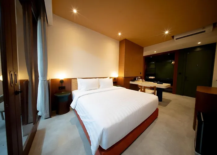فندق Padang Padang 3*