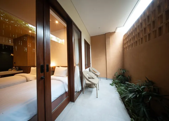 Padang Padang Hotel