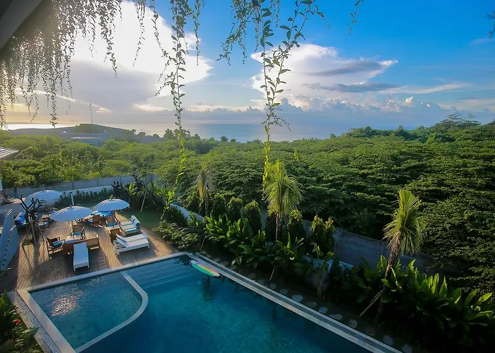 فندق Padang Padang 3*